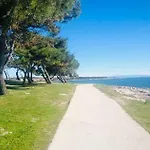 アパート Apartmani B&B Ližnjan