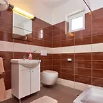 アパート Apartmani B&B Ližnjan