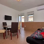 Apartmani B&B アパート
