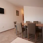 Apartmani B&B アパート *