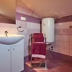 Apartmani B&B アパート Ližnjan