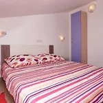 Apartmani B&B アパート Ližnjan