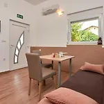 アパート Apartmani B&B