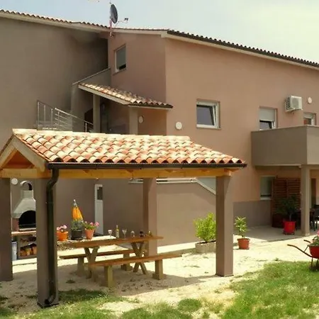 Apartmani B&B *