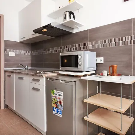 Apartmani B&B 아파트 Ližnjan